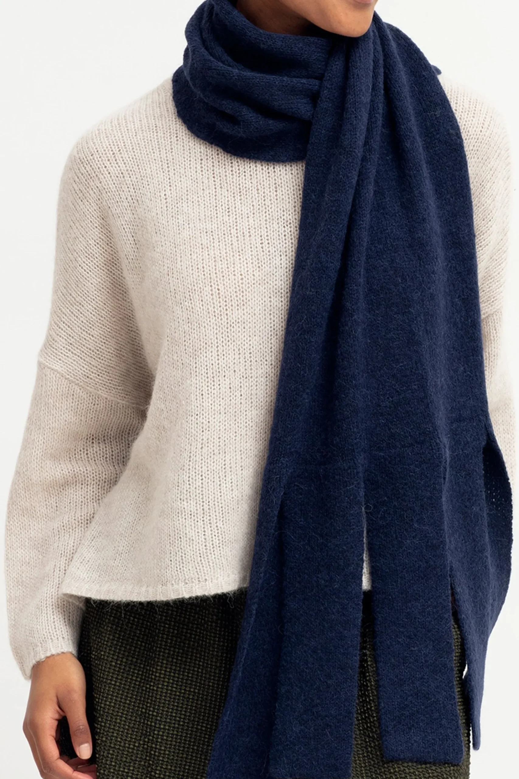 Agna Fringe Scarf|ELK Online
